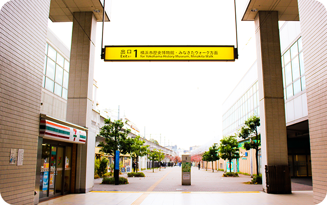 横浜市営地下鉄センター北駅出口1 セブンイレブン